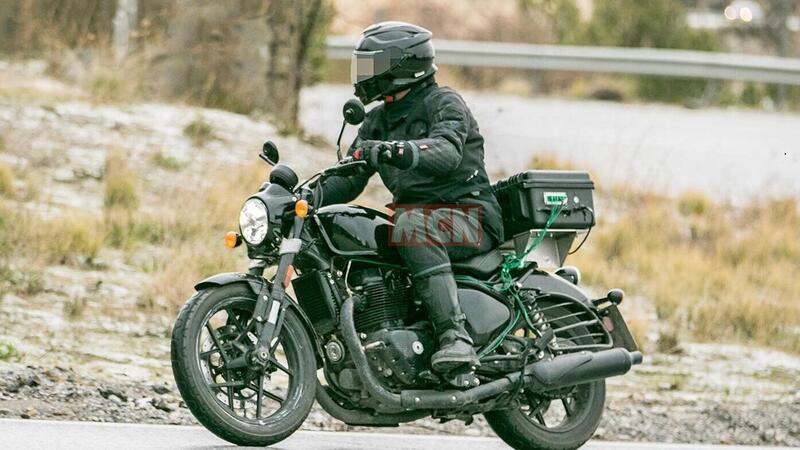 Un altro prototipo Royal Enfield spiato durante i collaudi su strada