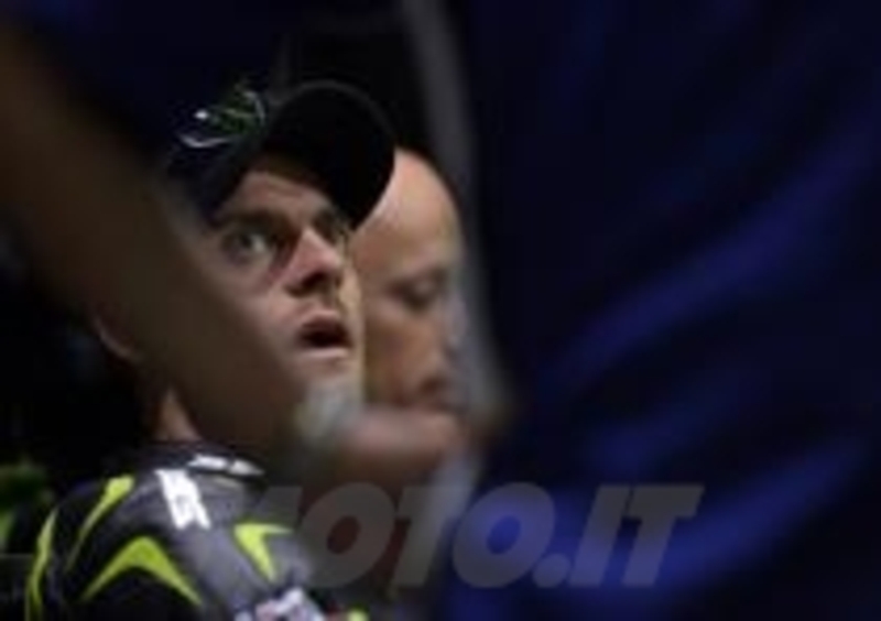 Cal Crutchlow nei box in Qatar
