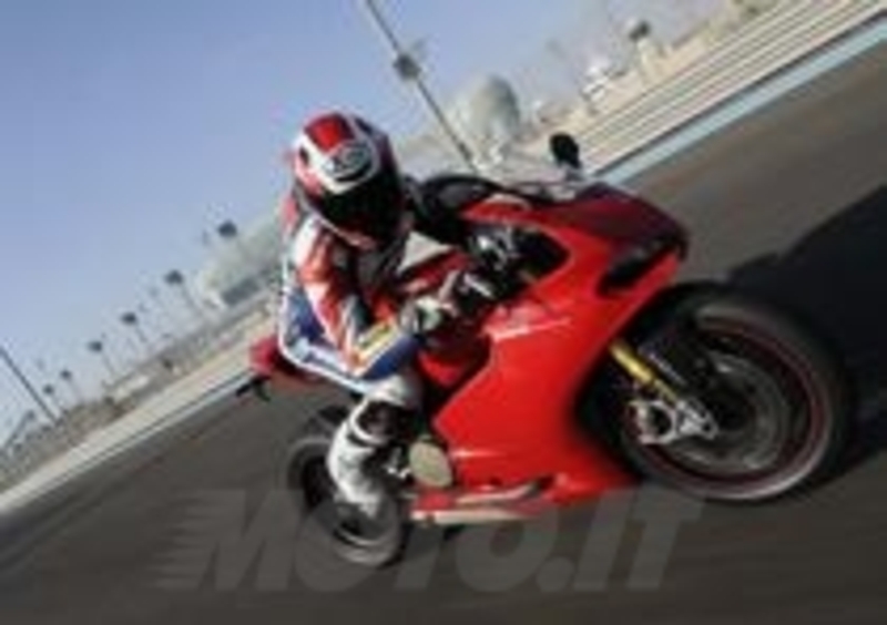 Entrare in sintonia con la Panigale &amp;egrave; pi&amp;ugrave; facile di quanto non lo sia memorizzare le curve di questo circuito
