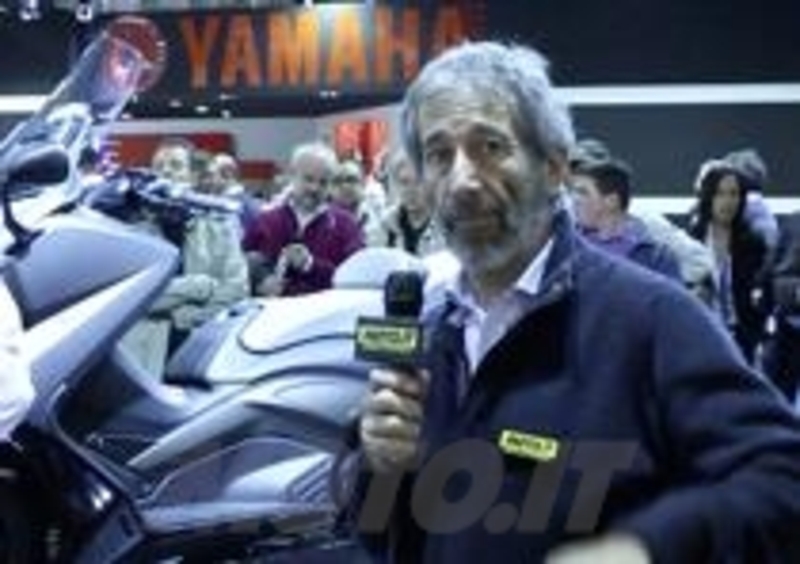 Nico davanti al nuovo TMAX 530