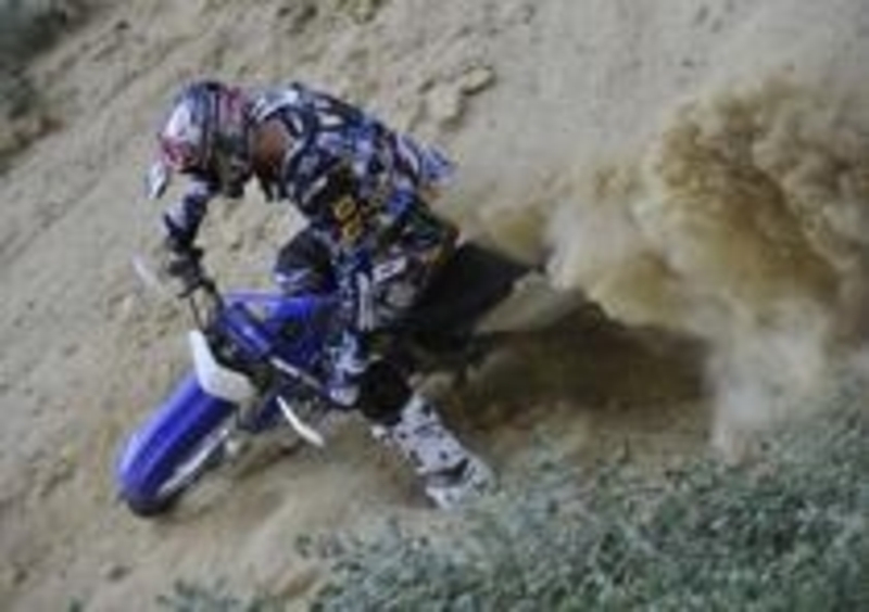 Cos&amp;igrave; come per il cross, la versione enduro eredita una schiena pi&amp;ugrave; corposa sebbene il silenziatore la renda pi&amp;ugrave; sorniona e meno reattiva