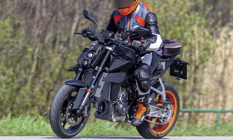 KTM 990 Duke (2023?). Lo sviluppo procede spedito [Foto spia]