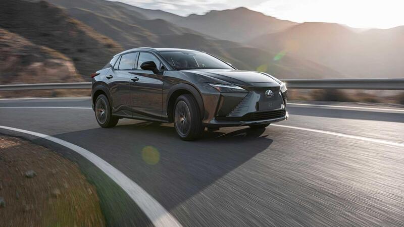 Nuova Lexus RZ elettrica, su listino prezzi e in concessionaria con un volante spettacolo [cloche 150&deg;]