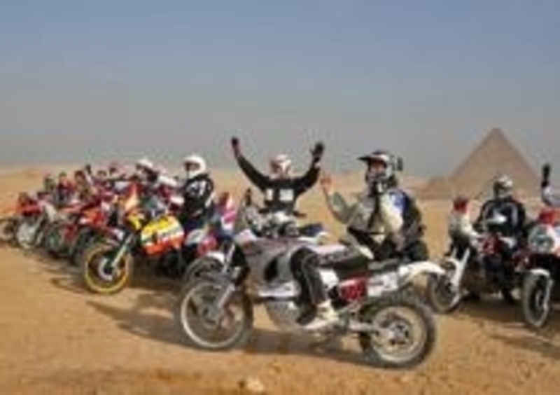 L&#039;Honda Africa Twin e Matteo ritratti in Egitto