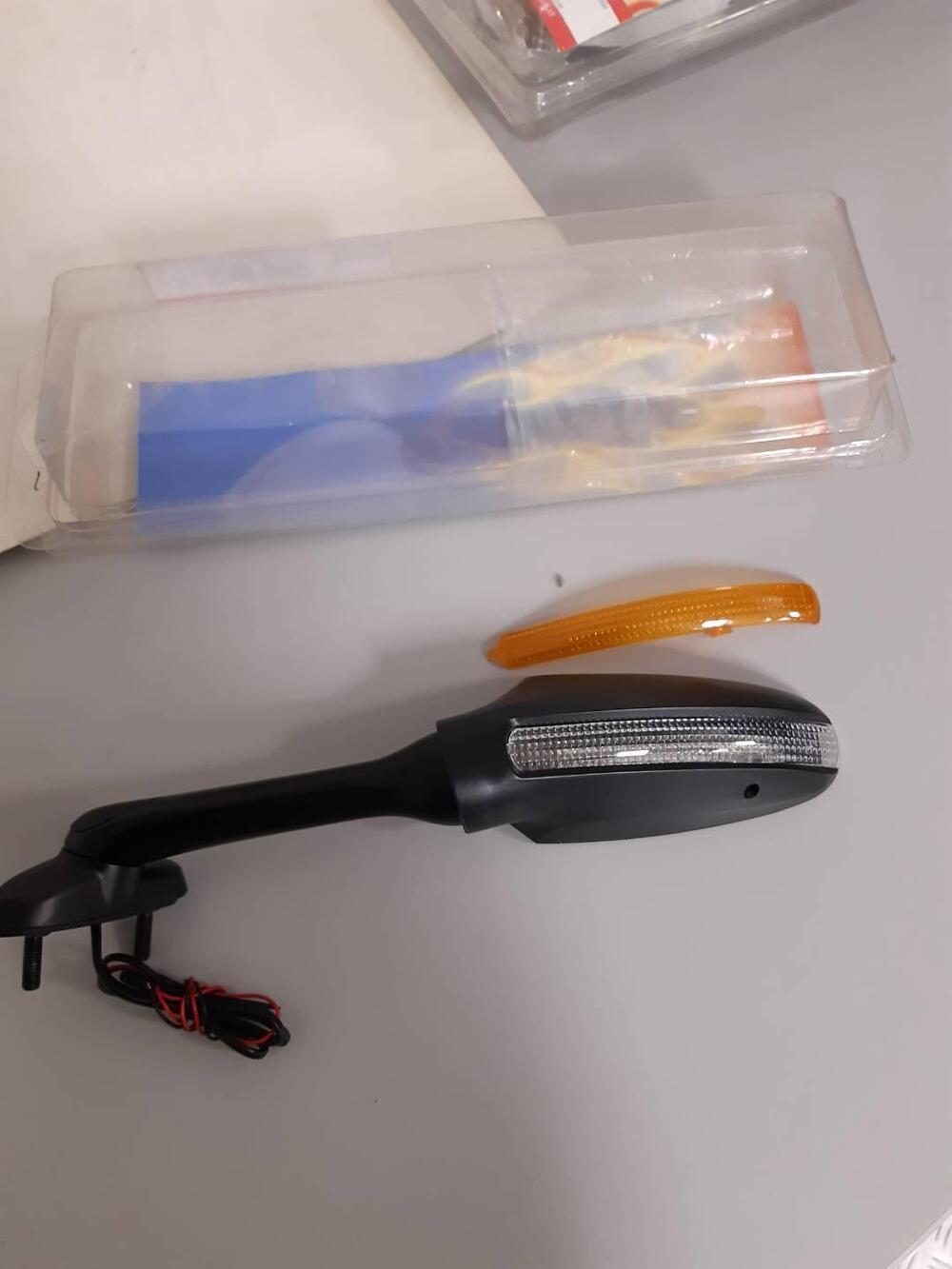 COPPIA SPECCHI SUZUKI Far (3)