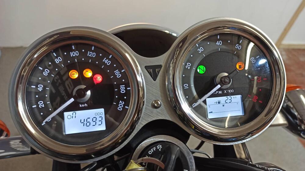 Triumph Bonneville T100 (2017 - 20) (3)