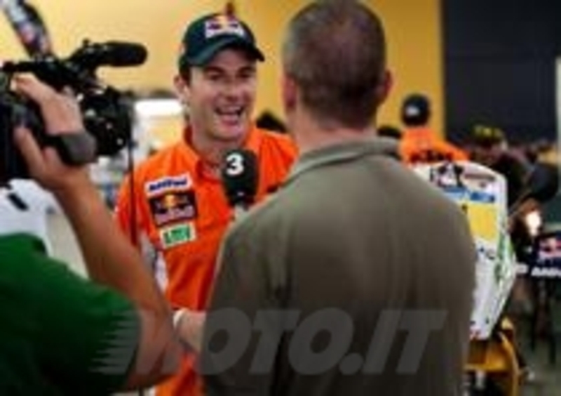 Marc Coma alle prese con i giornalisti
