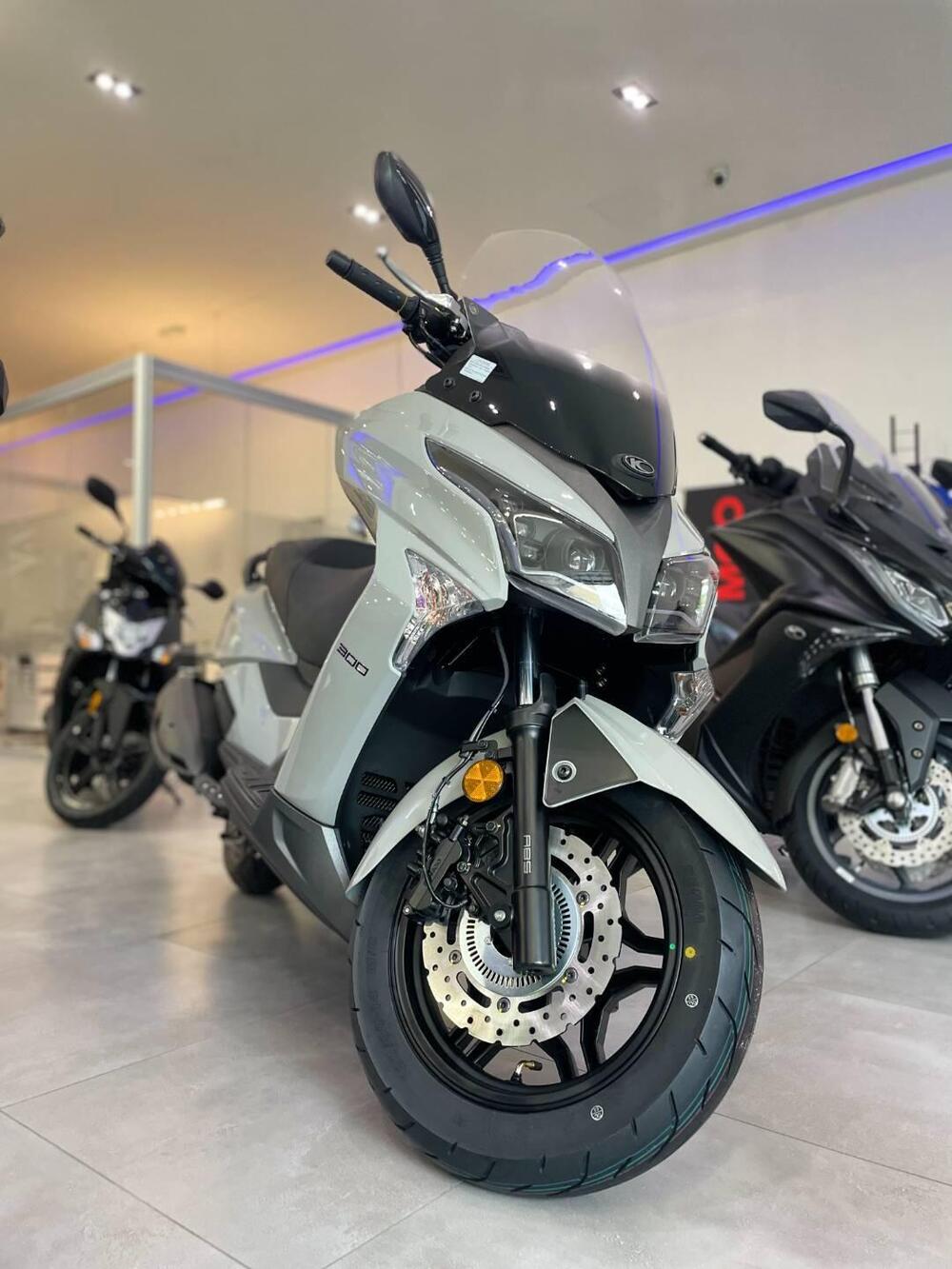 Kymco X-Town 300i (2021 - 24) (4)