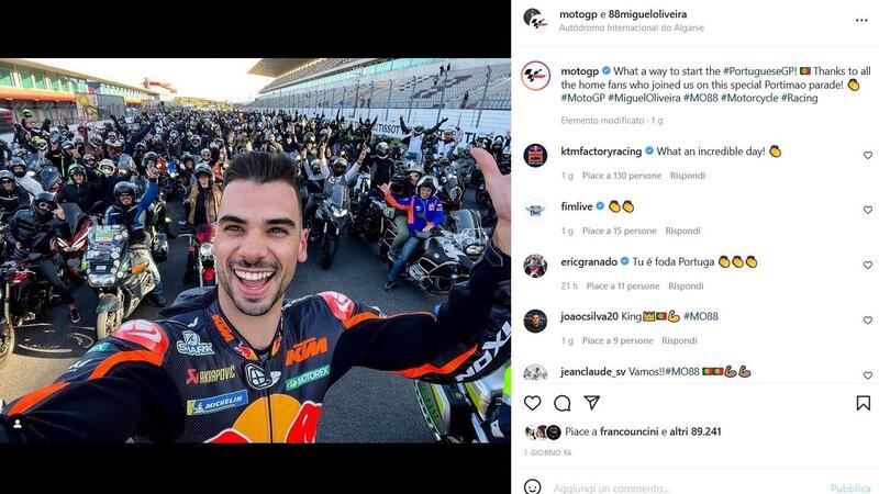 Miguel Oliveira e la sua KTM RC16 in parata con i fan dal centro di Portimao fino al circuito