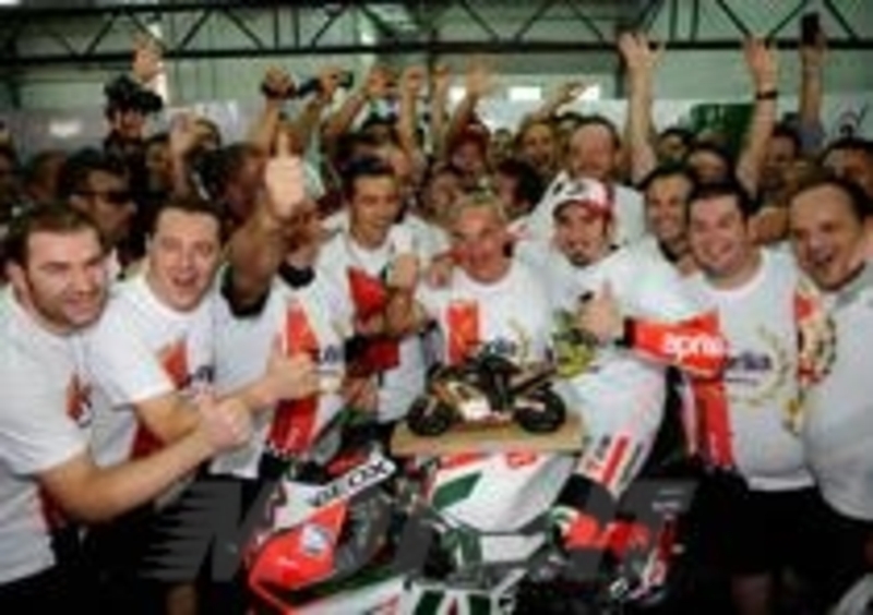 Max Biaggi e il team Aprilia
