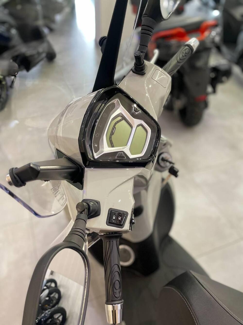 Kymco People 125i S (2021 - 25) (9)