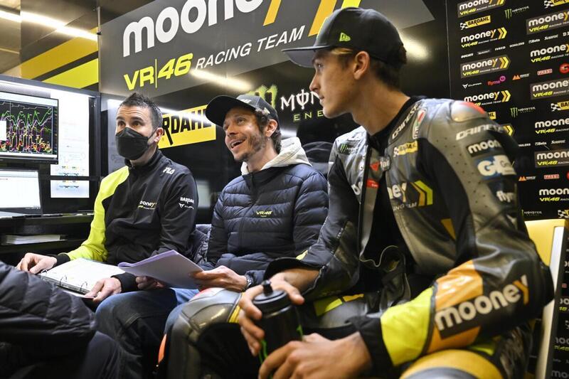 Valentino Rossi nel box (foto di Gigi Soldano)