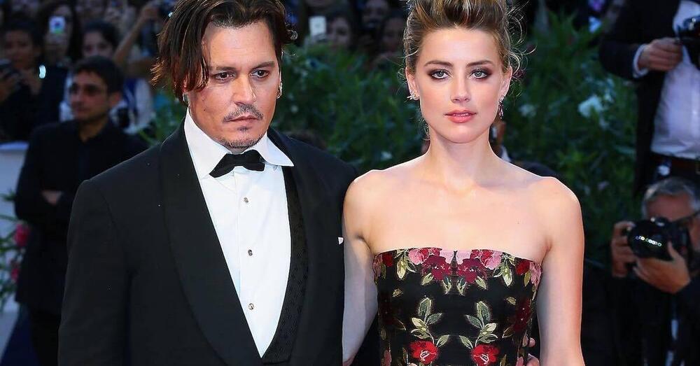 Processo Johnny Depp, la cosa pi&ugrave; assurda? I messaggi di sexting con l&#039;ex moglie Amber Heard [VIDEO]