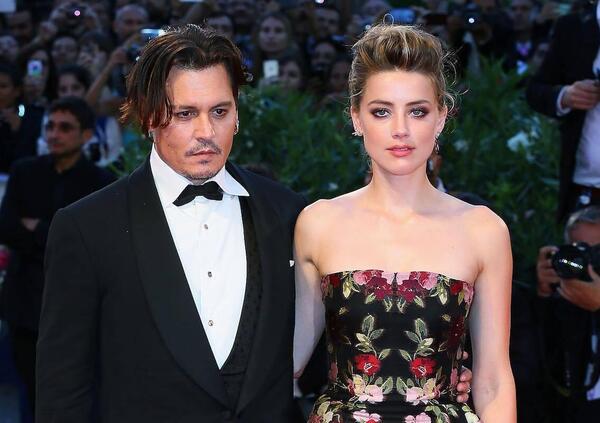 Processo Johnny Depp, la cosa pi&ugrave; assurda? I messaggi di sexting con l&#039;ex moglie Amber Heard [VIDEO]