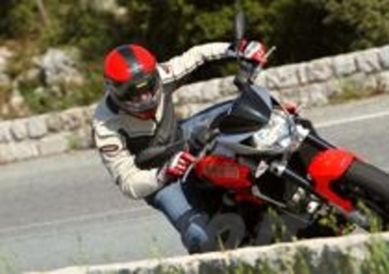 E&#039;&amp;nbsp;stata pesantemente rivista l&amp;rsquo;ergonomia della moto, che oggi strizza maggiormente l&amp;rsquo;occhio alla guida sportiva