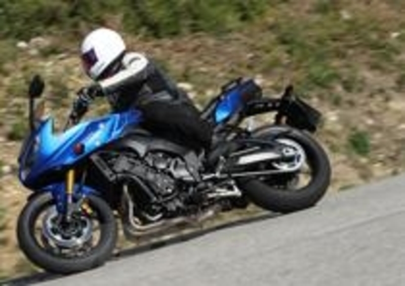 Apprezzabile l&amp;rsquo;ergonomia di entrambe le moto, e ci mancherebbe anche perch&amp;eacute; sotto questo aspetto sono identiche