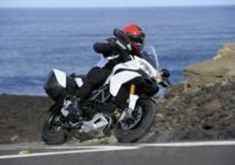 ABS e DTC vigilano con discrezione, il loro intervento &amp;egrave; spesso quasi impercettibile; sono due angeli custodi a cui &amp;egrave; difficile rinunciare 
