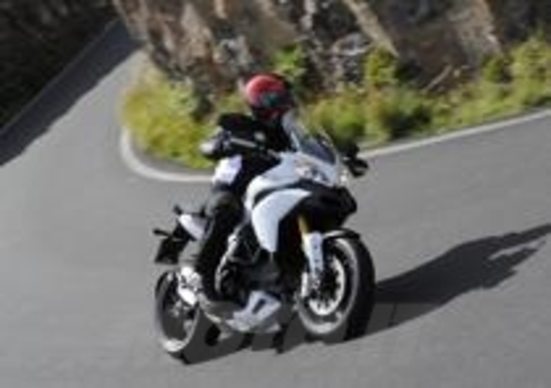 Enduro stradale s&amp;igrave;, ma con prestazioni, all&#039;occorrenza, da vera supersportiva
