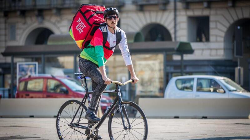 I rider sono lavoratori subordinati. La sentenza del Tribunale di Milano