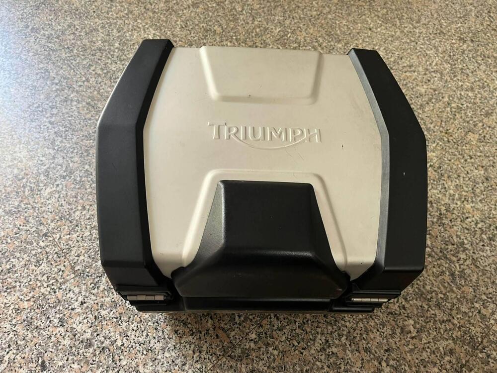 BAULETTO CON PIASTRA ORIGINALE TRIUMPH (2)