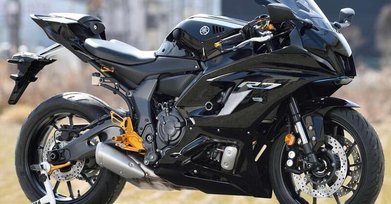 Dal Giappone una Yamaha YZF-R7 accessoriata