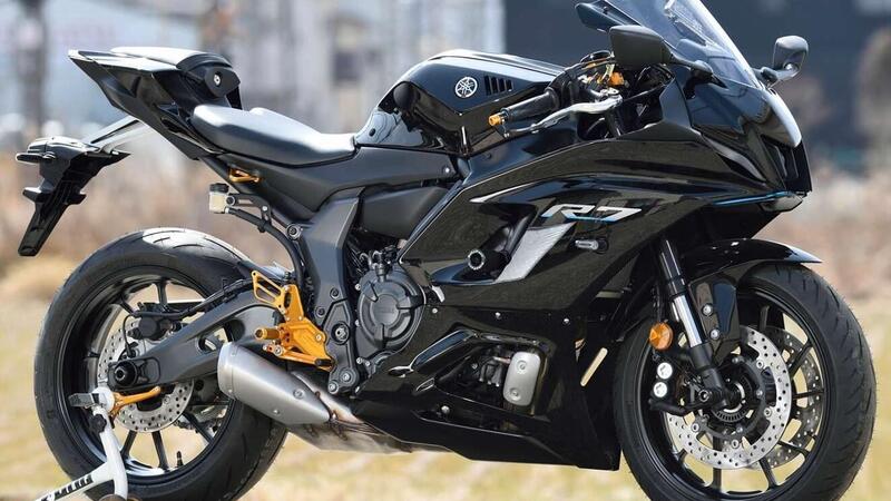 Dal Giappone una Yamaha YZF-R7 accessoriata