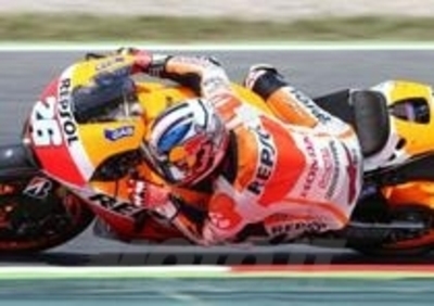 MotoGP. Pedrosa in pole davanti a Lorenzo e Marquez, che cade