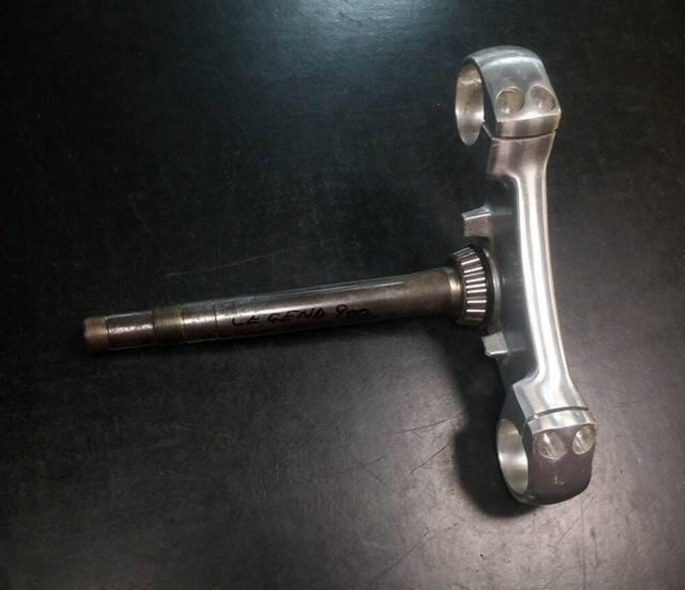 Piastra fork inferiore Triumph (2)