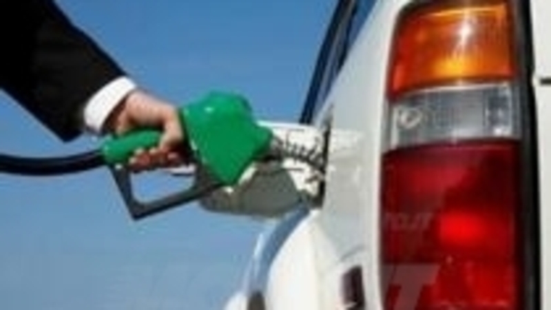 Benzina: oltre allo sciopero arrivano pure i rincari. Prezzi su, distributori chiusi  