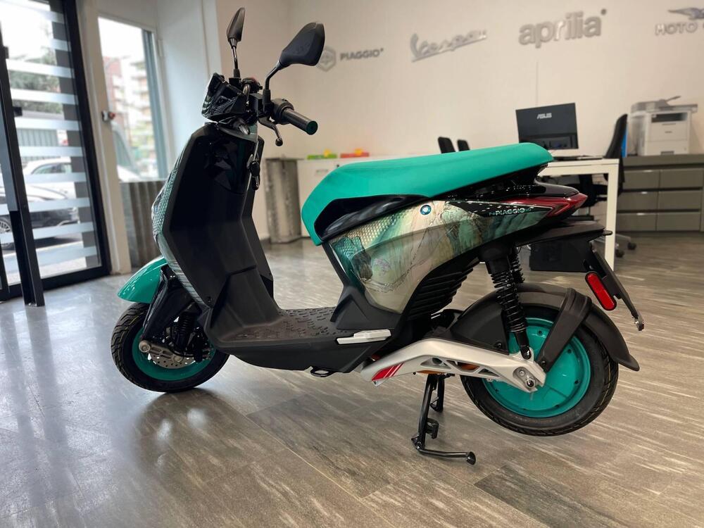 Piaggio 1 Active Feng Chen Wang (2022 - 24) (2)