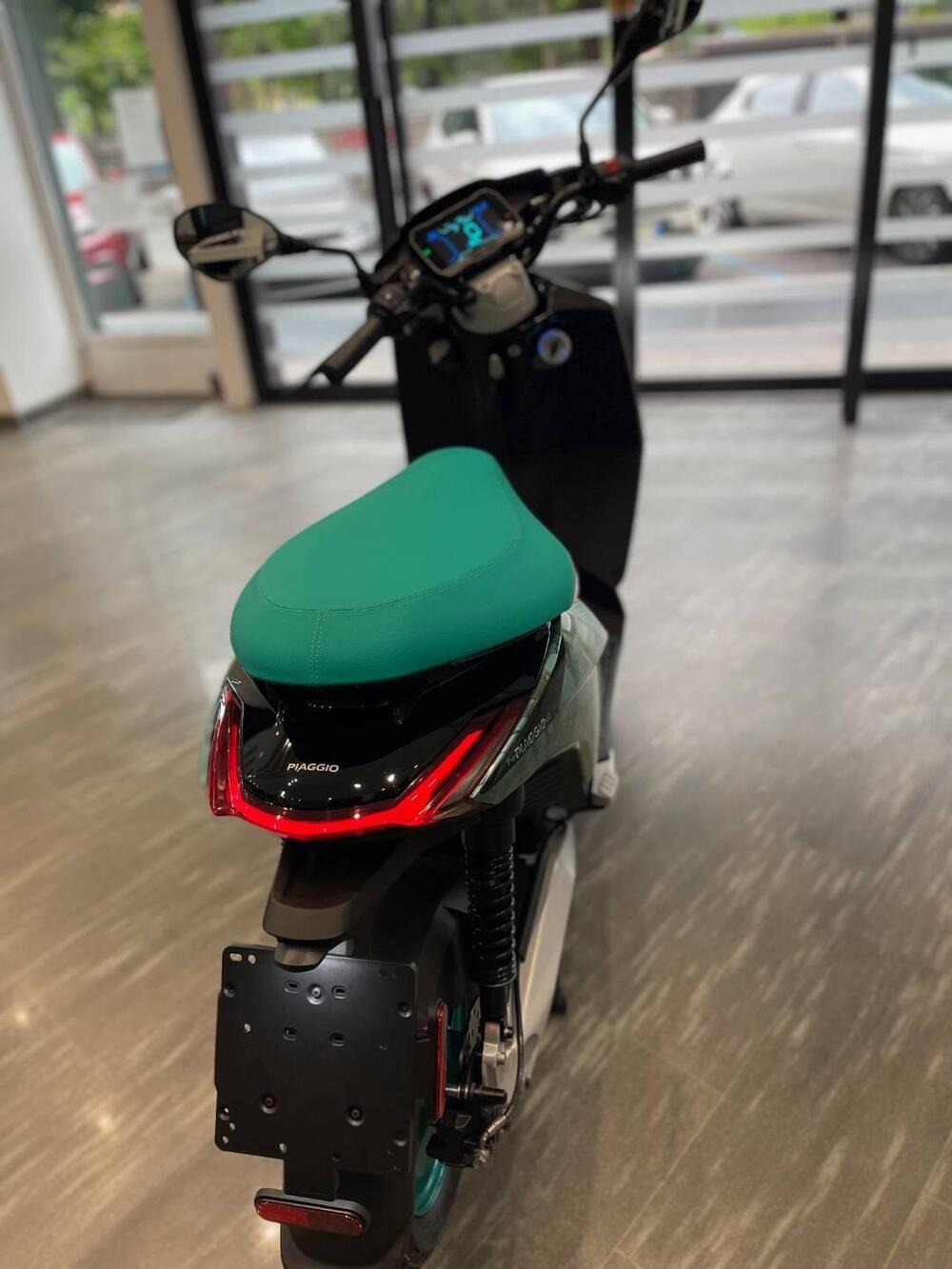 Piaggio 1 Active Feng Chen Wang (2022 - 24) (7)