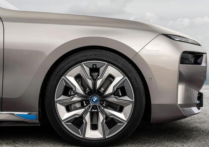 BMW i7 (2022-->>) (24)