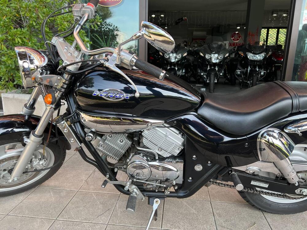 Kymco Venox 250 (2000 - 06) (2)