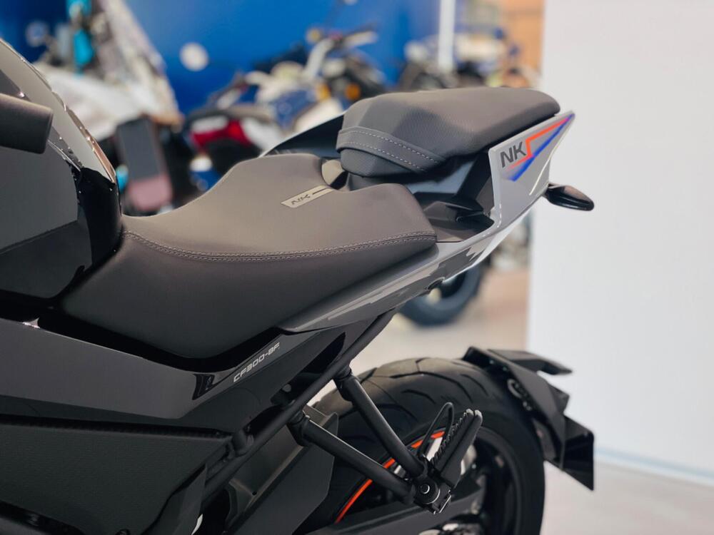 CFMOTO 300NK (2021 - 25) (5)