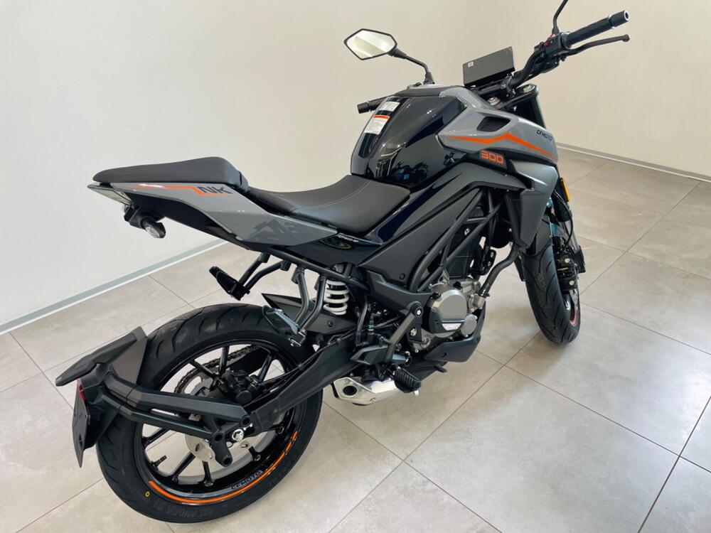 CFMOTO 300NK (2021 - 25) (8)