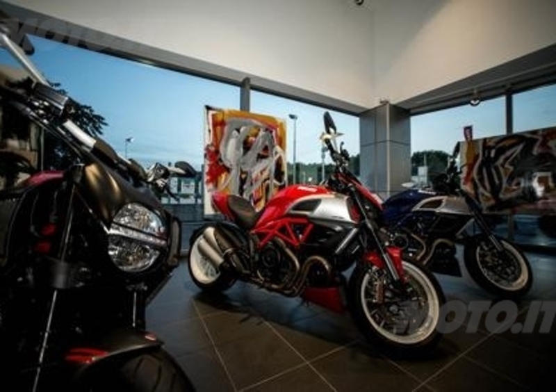 Ducati Monster 821, debutto artistico a Roma