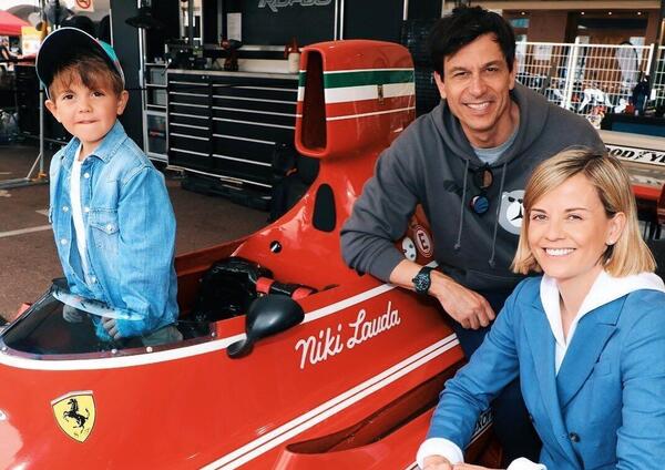 Toto e Susie Wolff mettono il figlio&hellip; su una Ferrari! La fotografia che fa sognare i fans