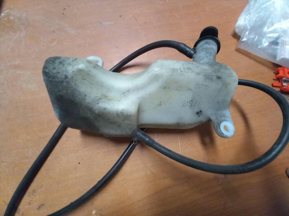 Vaschetta licquido rifrigerante Yamaha Fazer 600 1 (2)