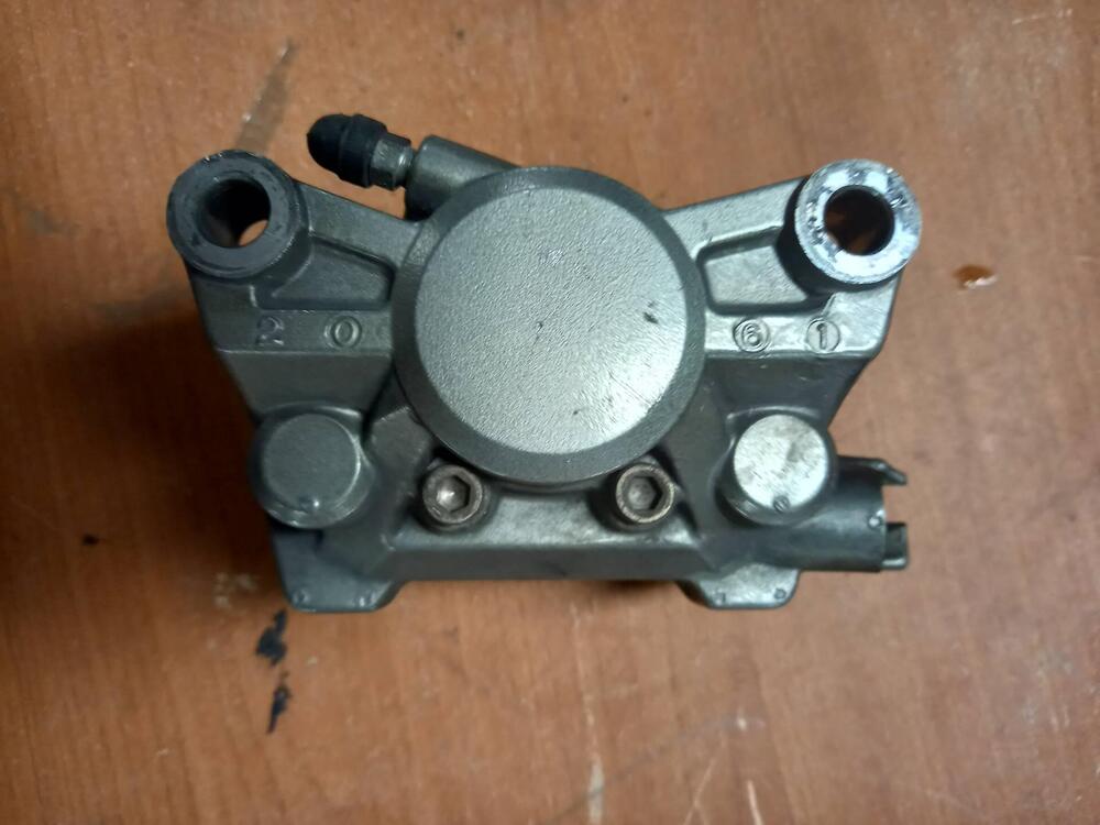 Pinza frenoposteriore Yamaha Fazer 600 1998-2001 (3)