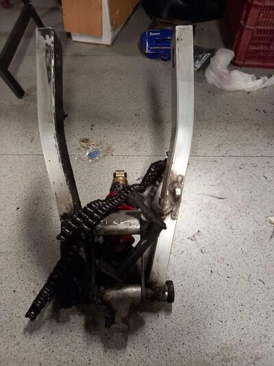 Monobraccio posteriore monoammortizzatore e catena Yamaha