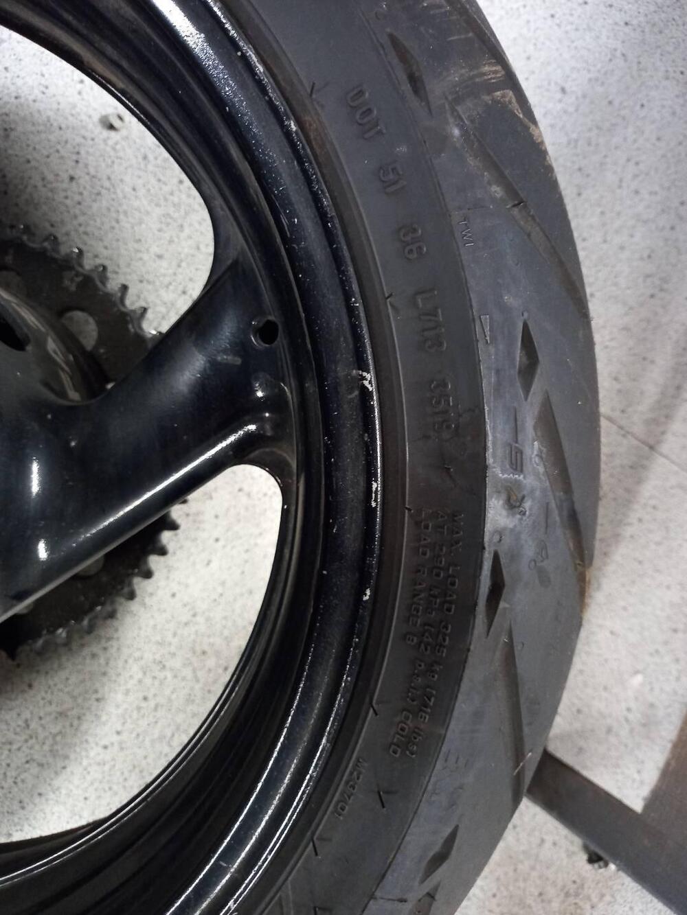 Cerchio posteriore completo gomma corona disco sup Yamaha (2)