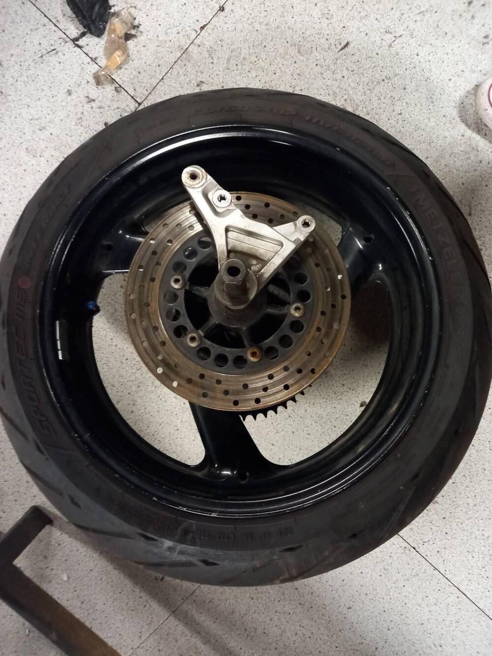 Cerchio posteriore completo gomma corona disco sup Yamaha (5)