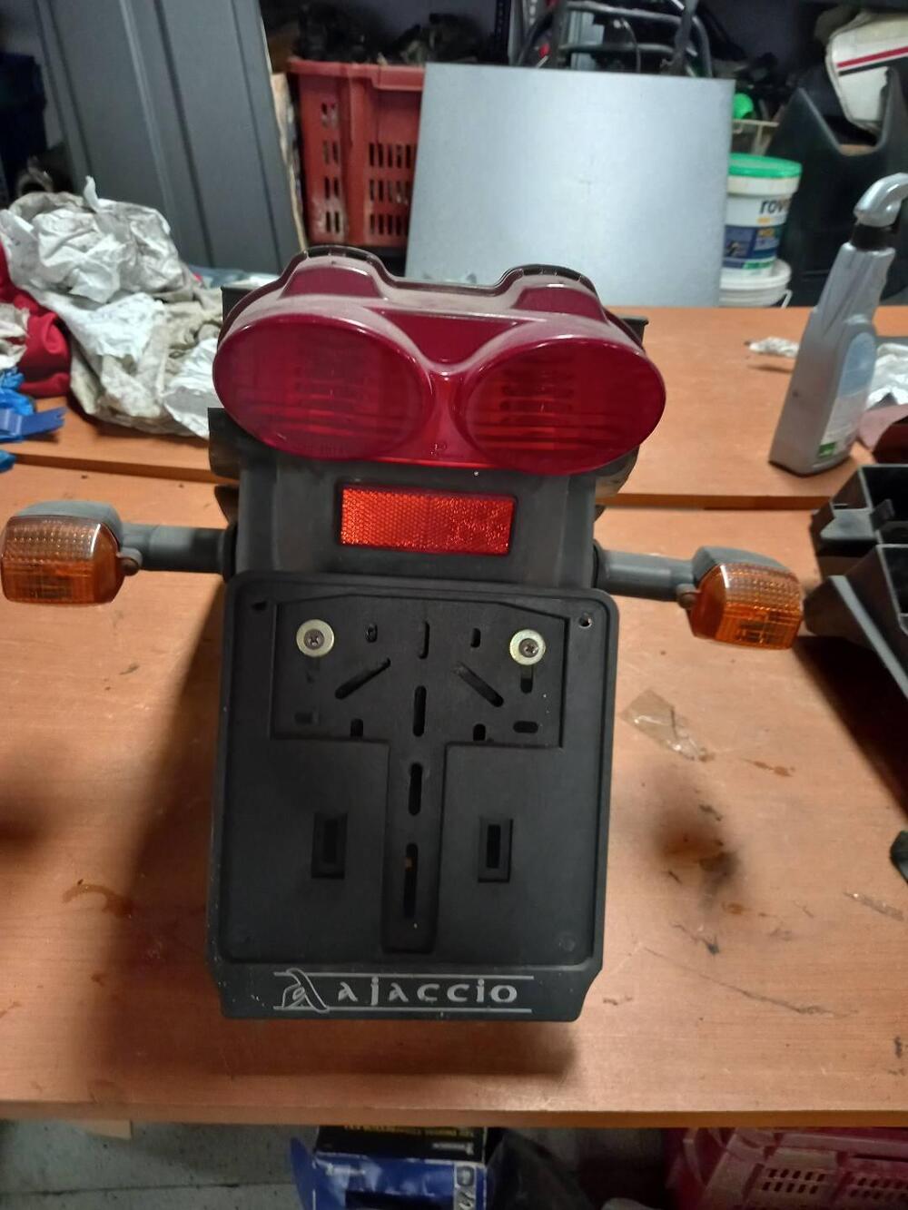 Porta targa sottocoda completo di faro frecce e va Kawasaki (5)