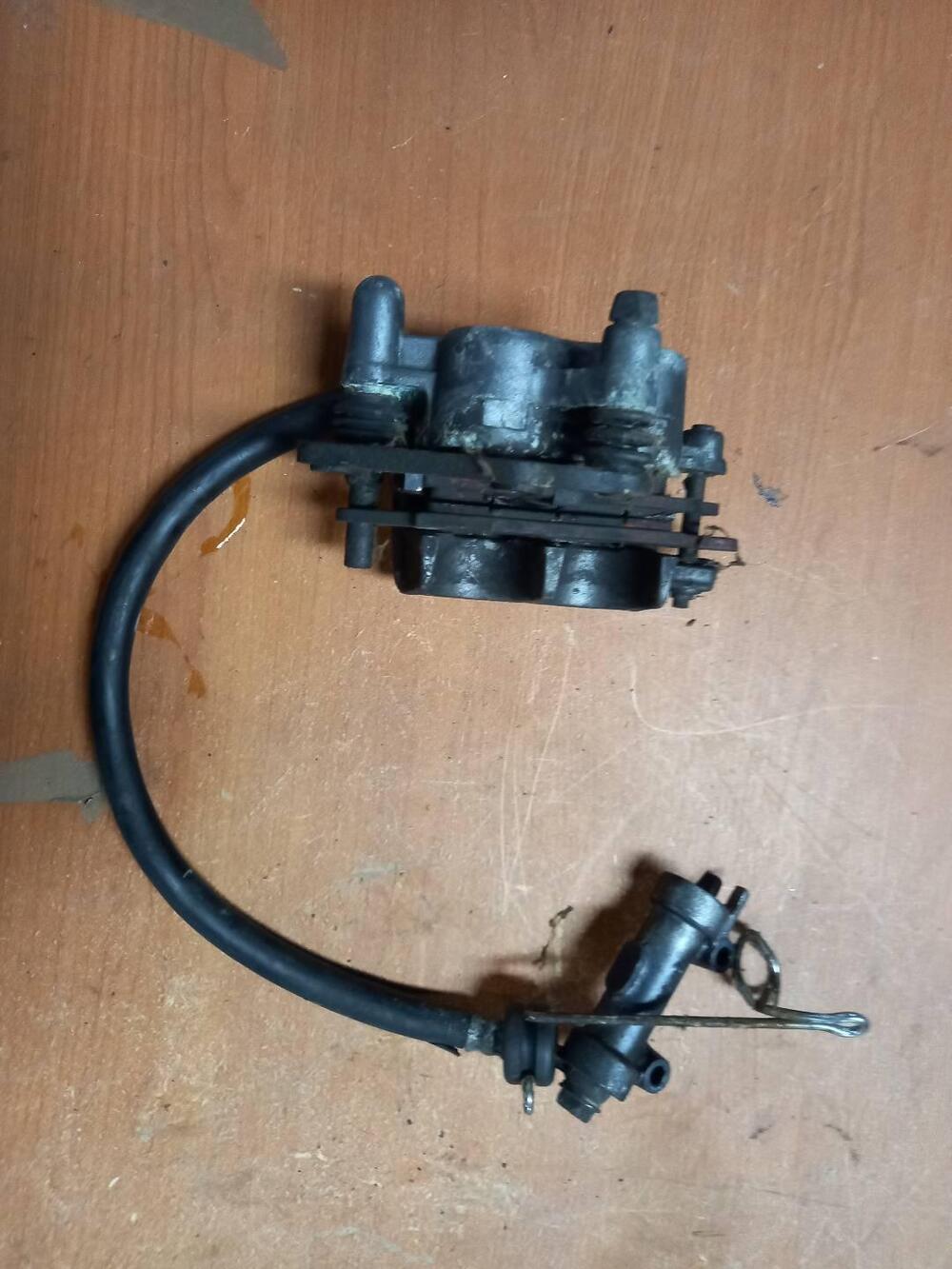 Pinza posteriore Kawasaki ZR-7 1999-2004 ,qualche