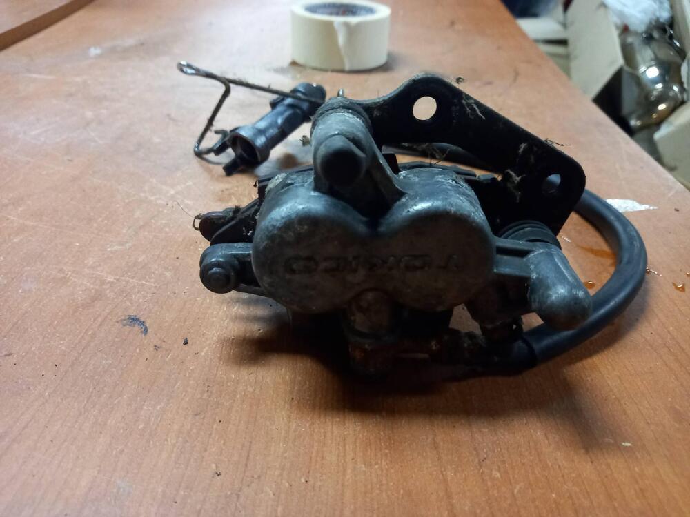 Pinza posteriore Kawasaki ZR-7 1999-2004 ,qualche (2)