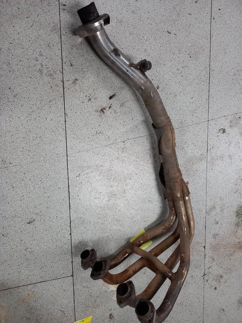 Collettori di scarico Kawasaki ZR-7 danneggiati c (3)