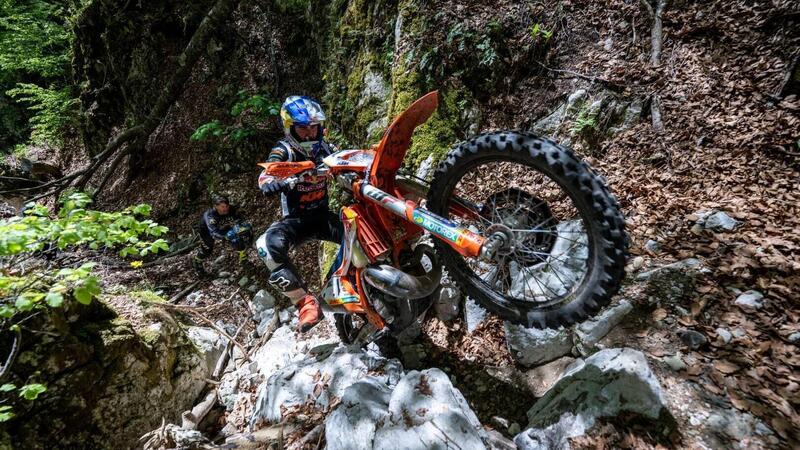 Mondiale Hard Enduro. Xross Serbia, Manuel Lettenbichler (KTM) Torna e Vince