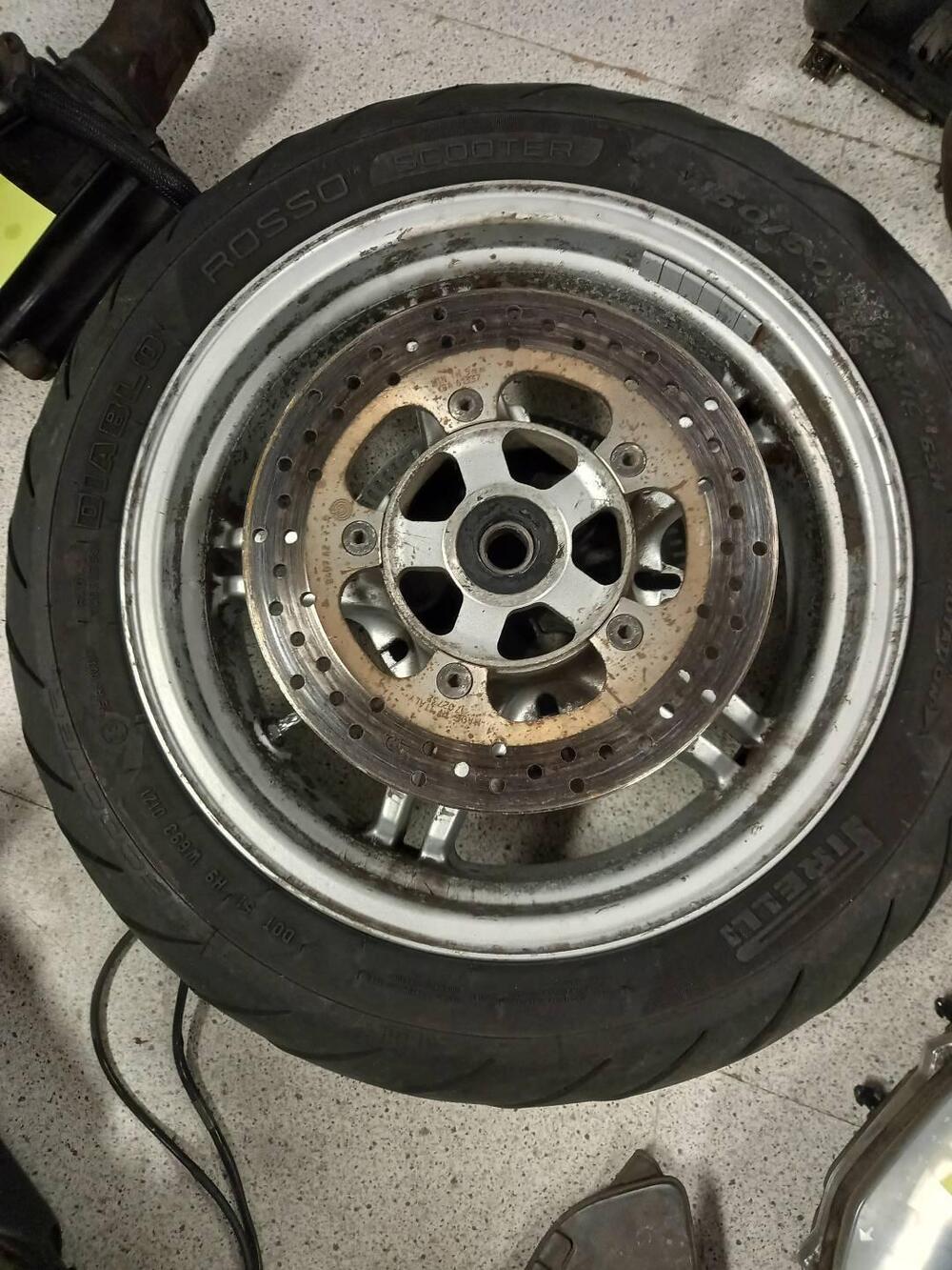 Cerchio posteriore completo disco mozzo gomma Burg Suzuki