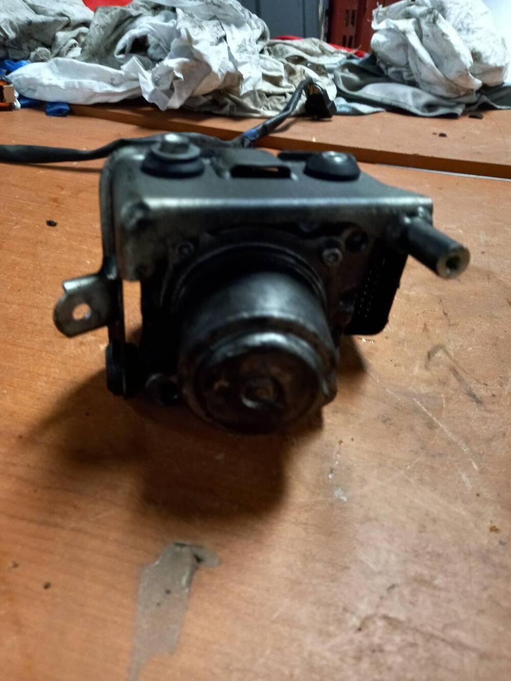 Centralina più pompa abs Burgman Suzuki 650 2006 2 (2)