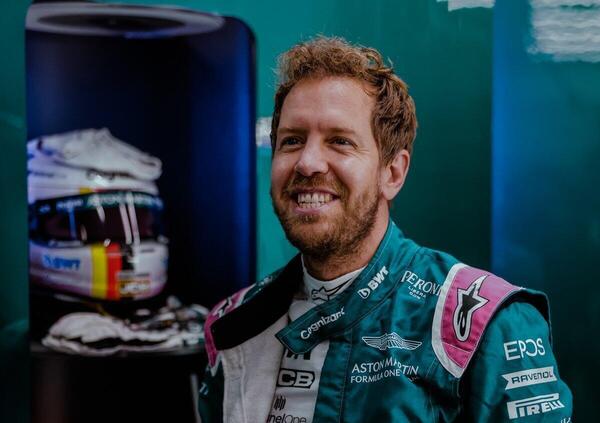 Hamilton dimentica la Mercedes e Vettel la Red Bull: ecco il simpatico siparietto (che far&agrave; arrabbiare qualcuno) 
